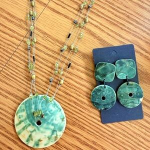 Chic Multi-Strand Green Beaded & Abalone Shell Necklace